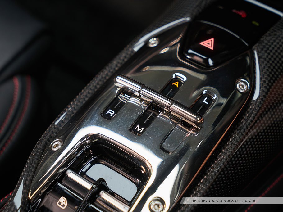 Ferrari SF90 Stradale Plug-in Hybrid 4.0 V8 33