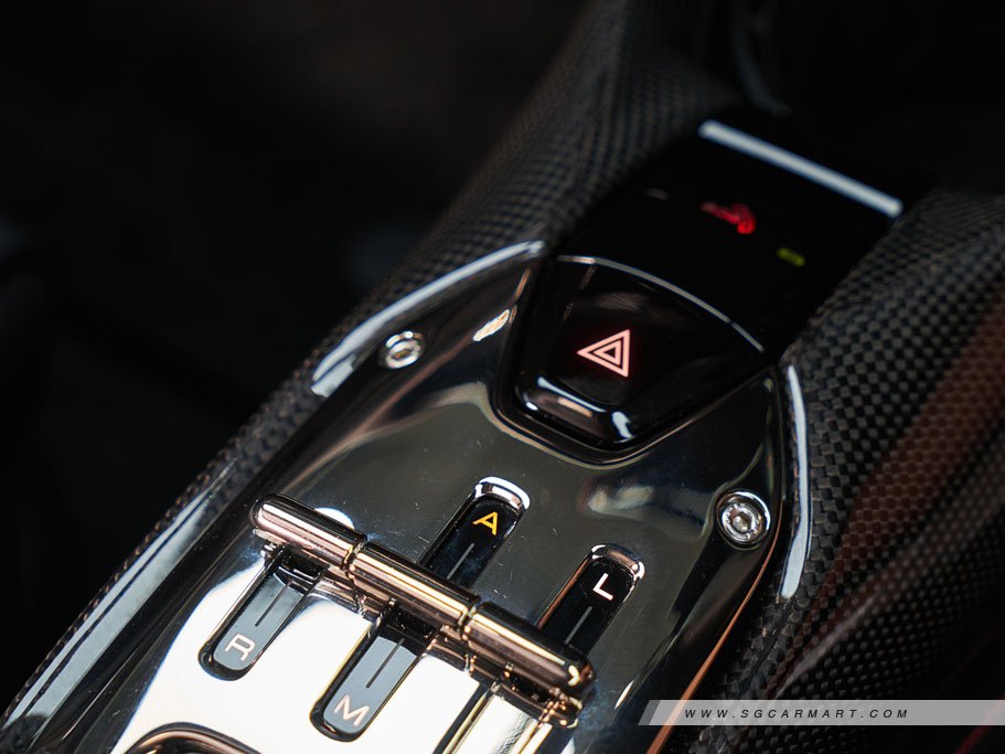 Ferrari SF90 Stradale Plug-in Hybrid 4.0 V8 34