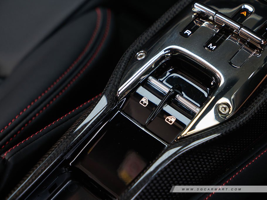 Ferrari SF90 Stradale Plug-in Hybrid 4.0 V8 35