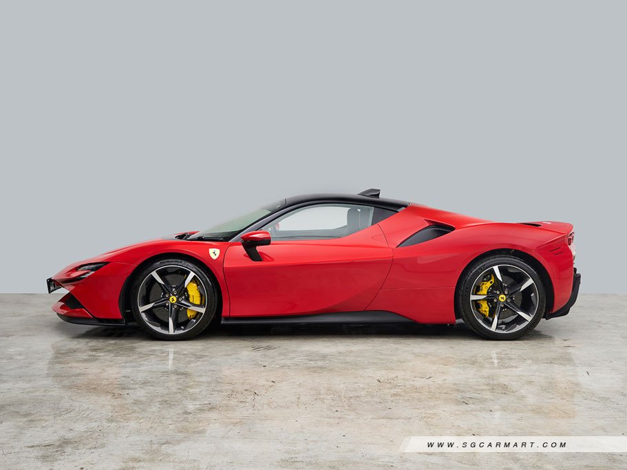 Ferrari SF90 Stradale Plug-in Hybrid 4.0 V8 3