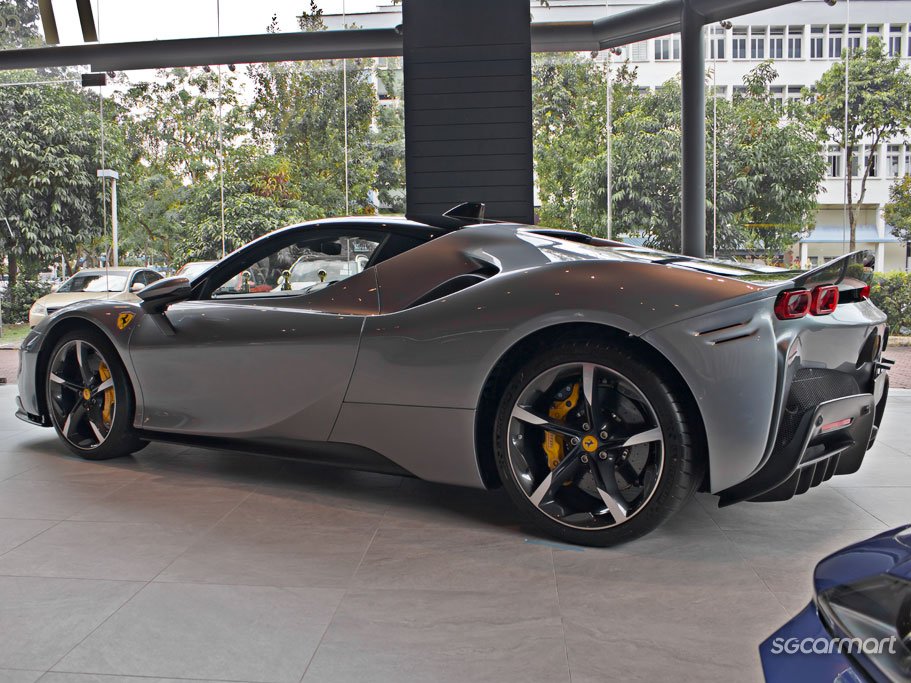 Ferrari SF90 Stradale Plug-in Hybrid 4.0 V8 Assetto Fiorano 42