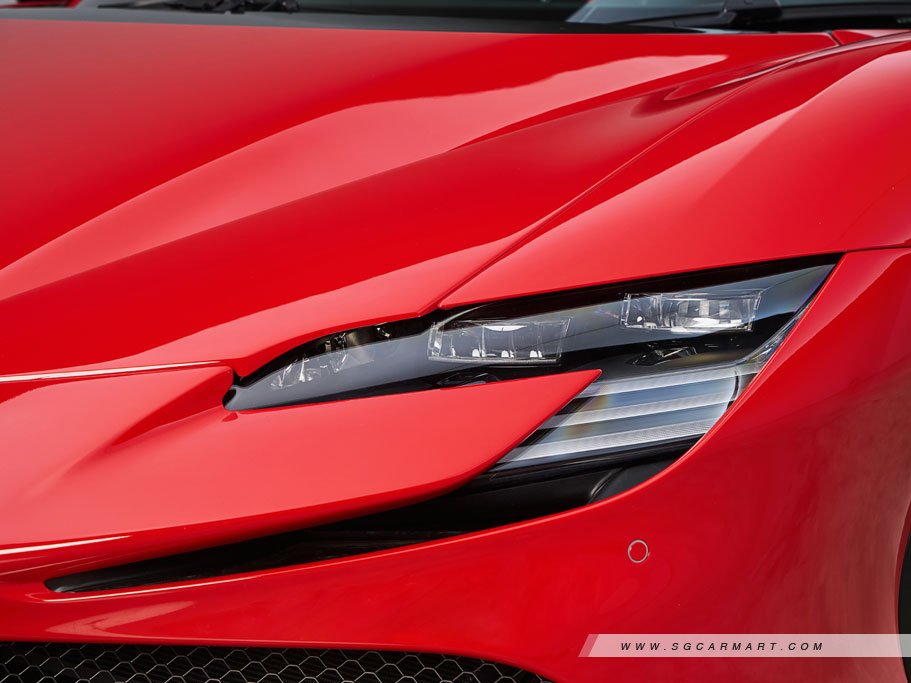 Ferrari SF90 Stradale Plug-in Hybrid 4.0 V8 8