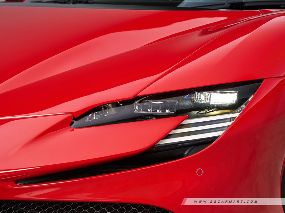 Ferrari SF90 Stradale Plug-in Hybrid 4.0 V8 9