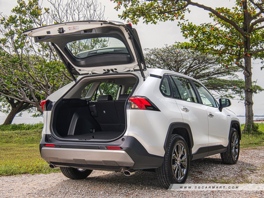 Toyota RAV4 Hybrid 12