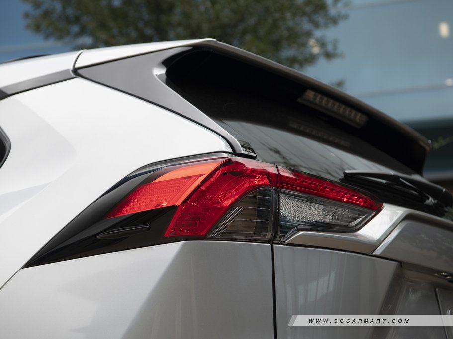 Toyota RAV4 Hybrid 8