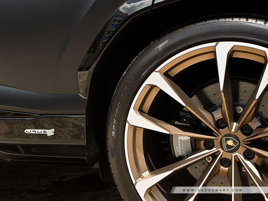 https://i.i-sgcm.com/new_cars/cars/21550/21550_g62