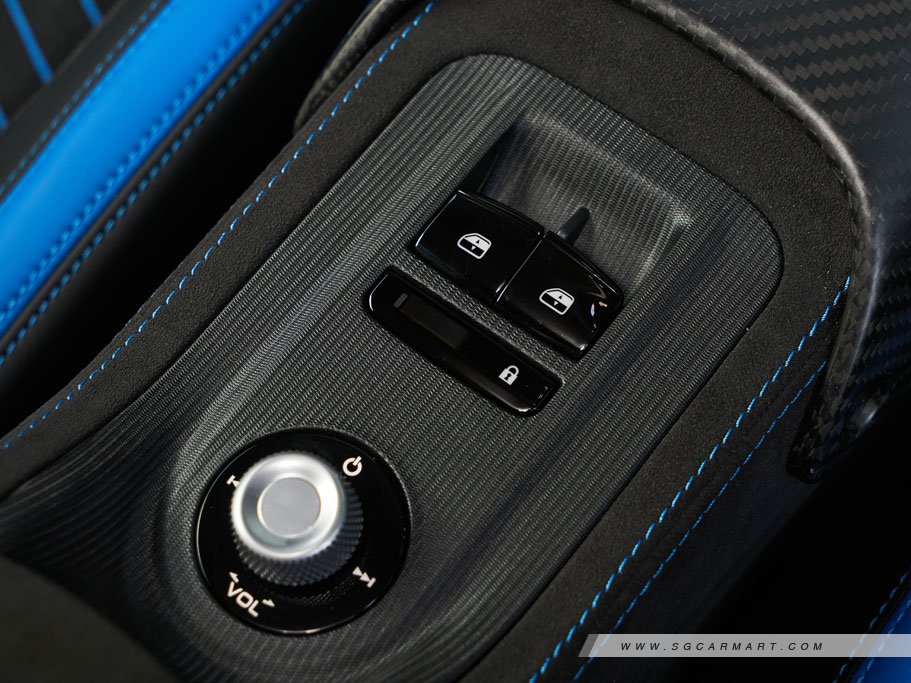 https://i.i-sgcm.com/new_cars/cars/21551/21551_g44