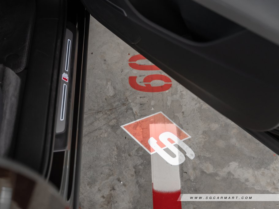 https://i.i-sgcm.com/new_cars/cars/21554/21554_g56