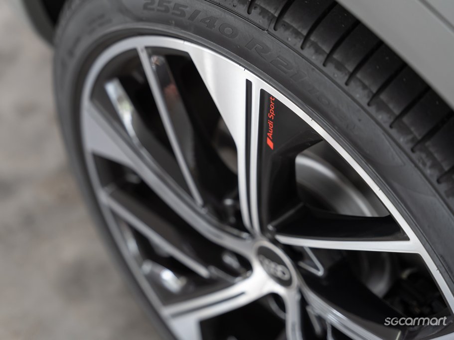 https://i.i-sgcm.com/new_cars/cars/21555/21555_g33