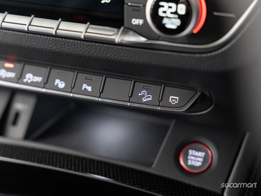 https://i.i-sgcm.com/new_cars/cars/21555/21555_g54