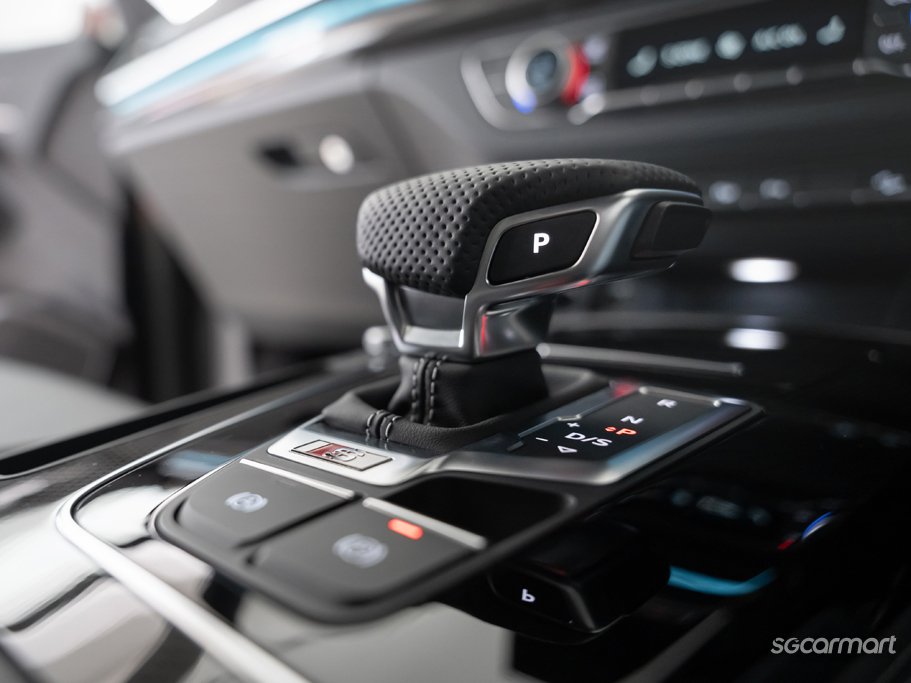 https://i.i-sgcm.com/new_cars/cars/21555/21555_g56