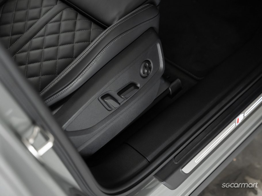 https://i.i-sgcm.com/new_cars/cars/21555/21555_g62