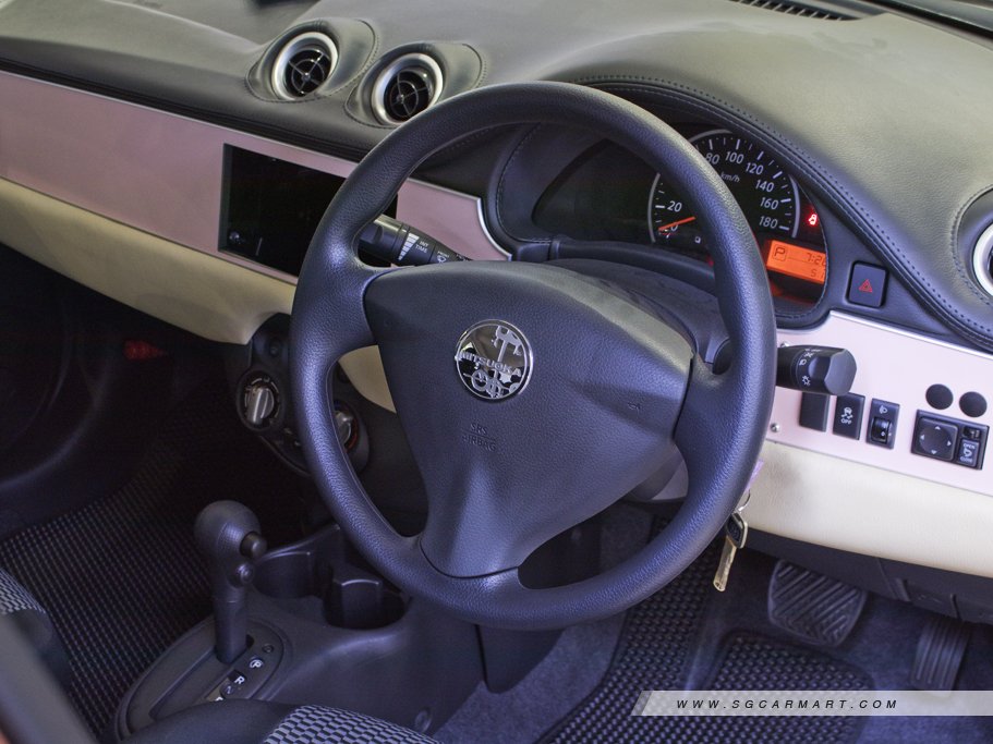 https://i.i-sgcm.com/new_cars/cars/21556/21556_g15