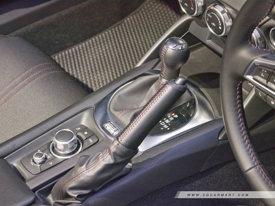 https://i.i-sgcm.com/new_cars/cars/21557/21557_g26
