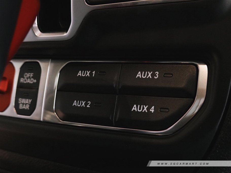 https://i.i-sgcm.com/new_cars/cars/21560/21560_g10