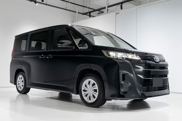 Toyota Noah Hybrid