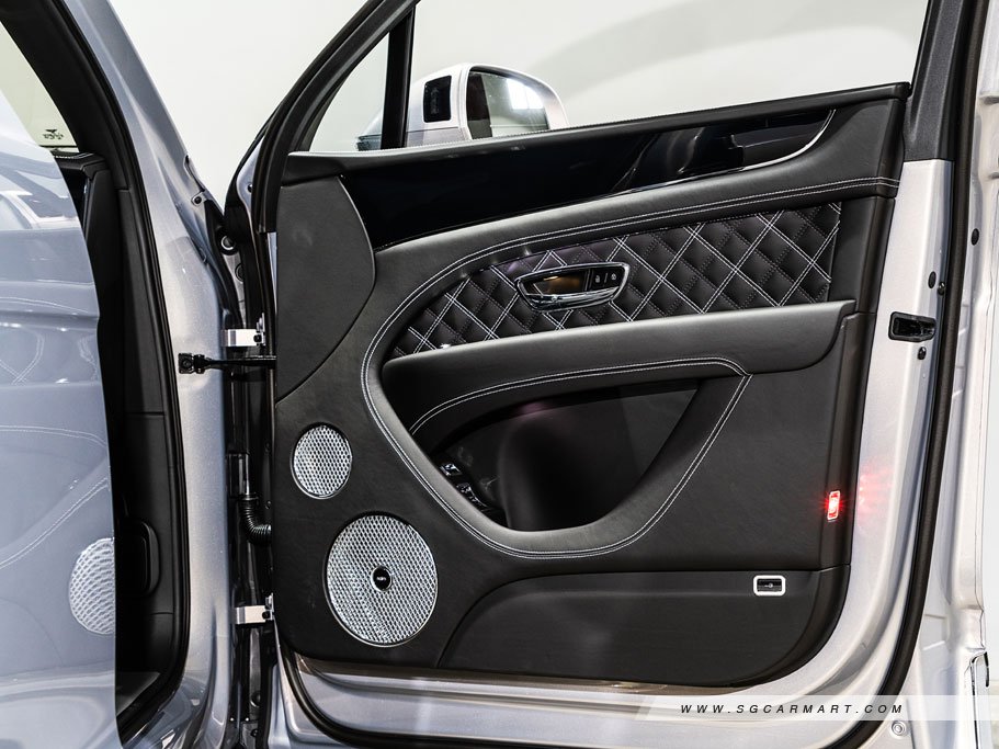 https://i.i-sgcm.com/new_cars/cars/21566/21566_g48