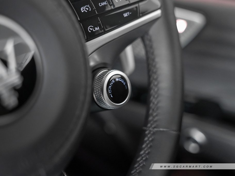 https://i.i-sgcm.com/new_cars/cars/21571/21571_g42