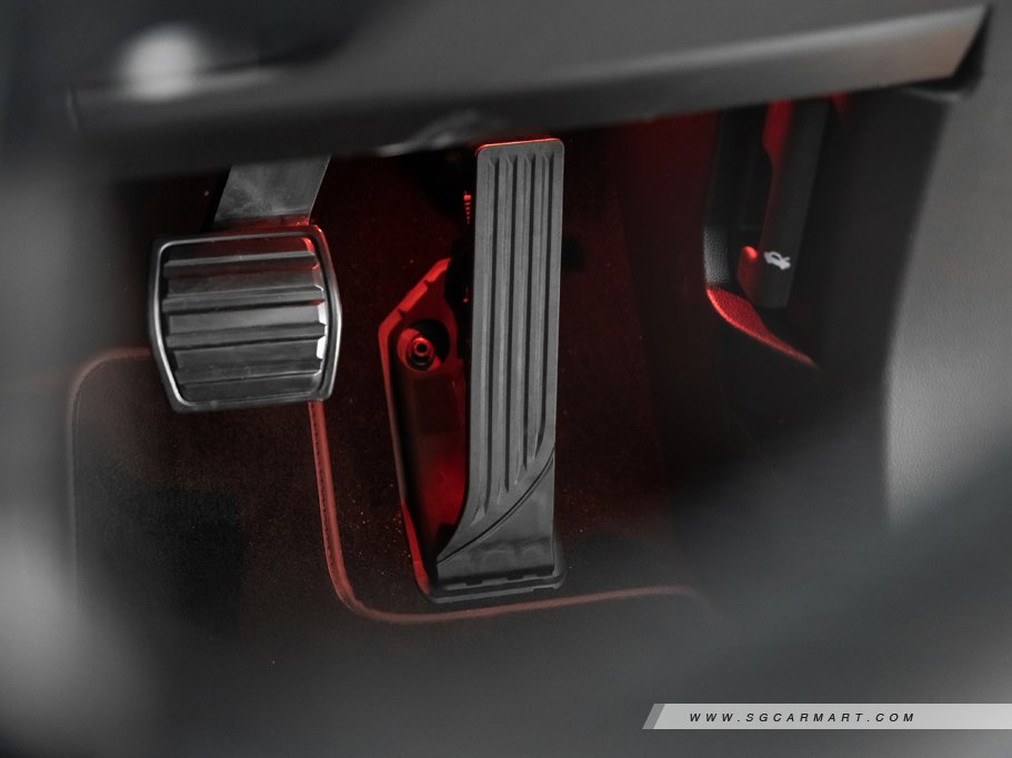 https://i.i-sgcm.com/new_cars/cars/21571/21571_g44