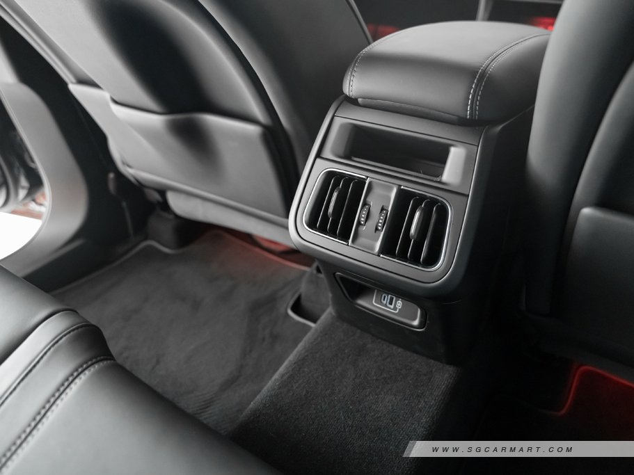 https://i.i-sgcm.com/new_cars/cars/21571/21571_g55