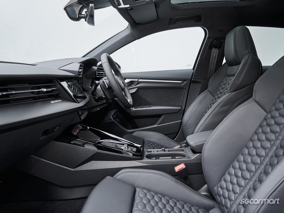 https://i.i-sgcm.com/new_cars/cars/21581/21581_g18
