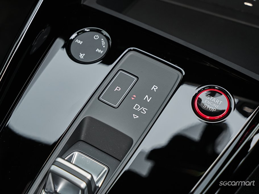 https://i.i-sgcm.com/new_cars/cars/21581/21581_g44