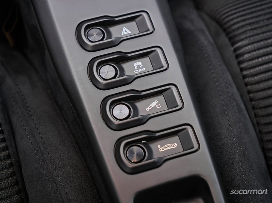 https://i.i-sgcm.com/new_cars/cars/21583/21583_g38