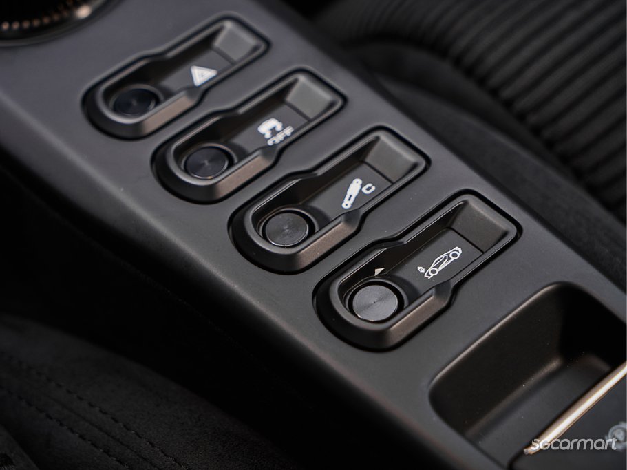 https://i.i-sgcm.com/new_cars/cars/21583/21583_g39