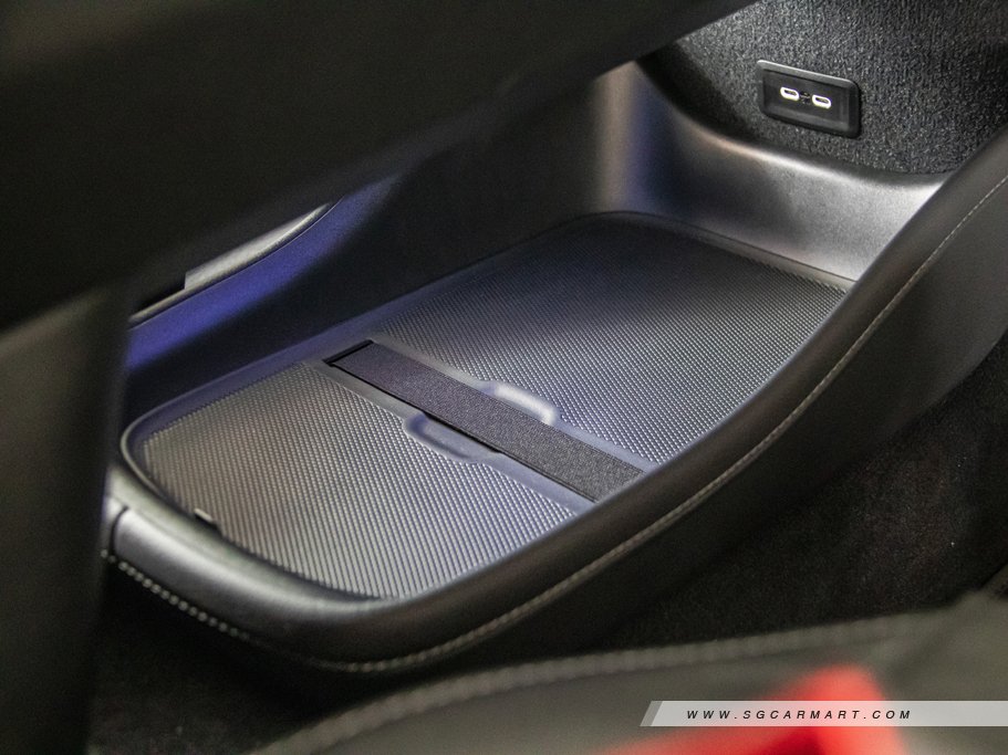 https://i.i-sgcm.com/new_cars/cars/21584/21584_g107