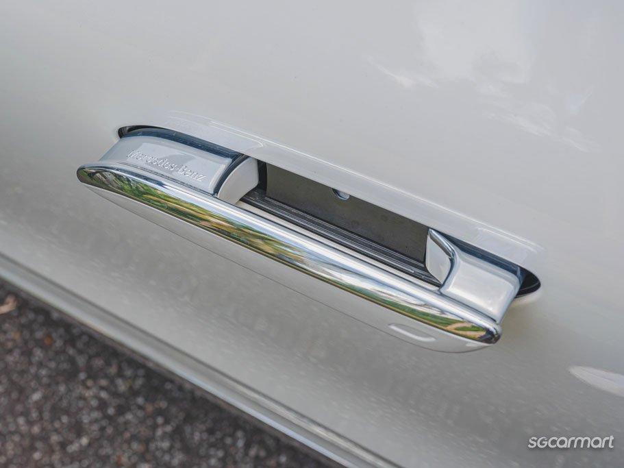 https://i.i-sgcm.com/new_cars/cars/21584/21584_g48