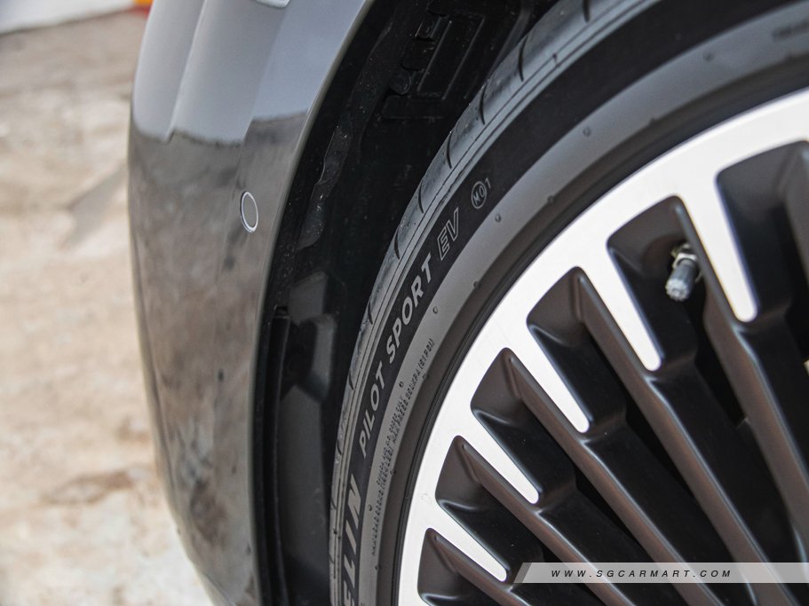 https://i.i-sgcm.com/new_cars/cars/21584/21584_g81