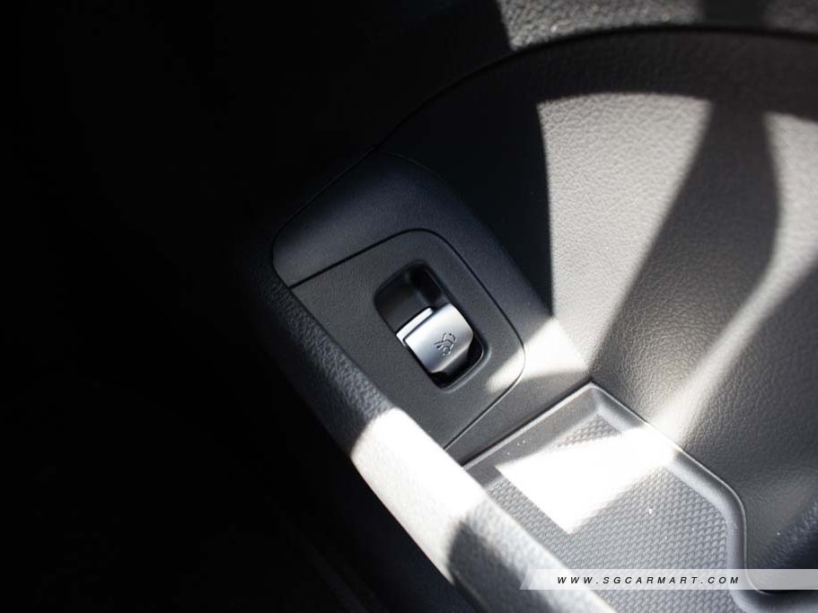 https://i.i-sgcm.com/new_cars/cars/21586/21586_g116