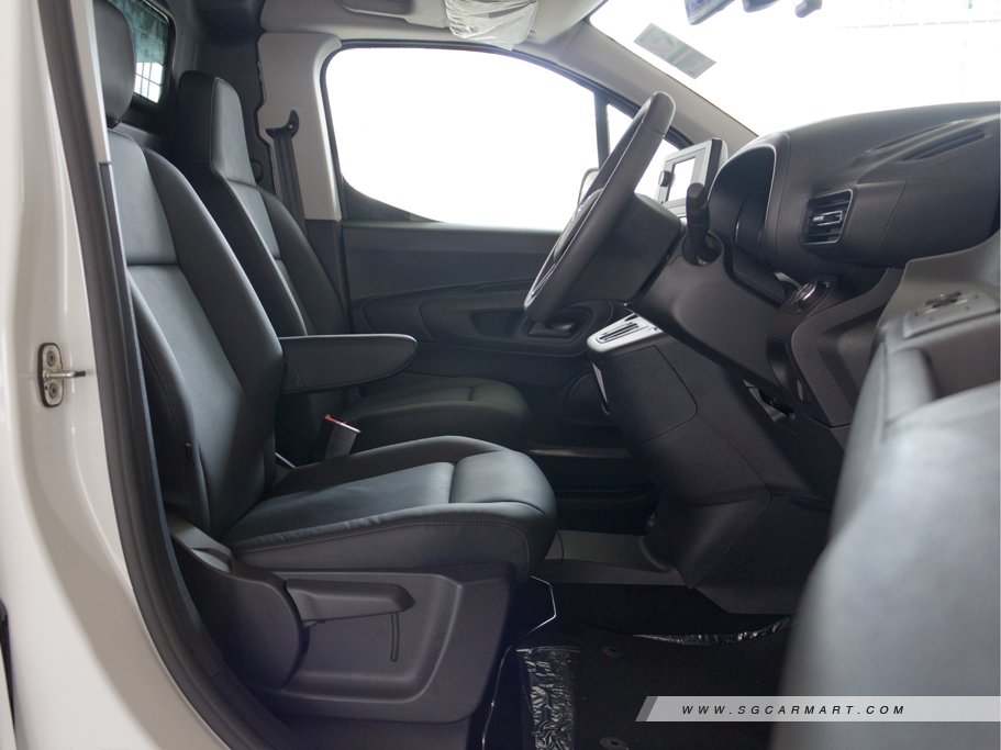https://i.i-sgcm.com/new_cars/cars/21588/21588_g55