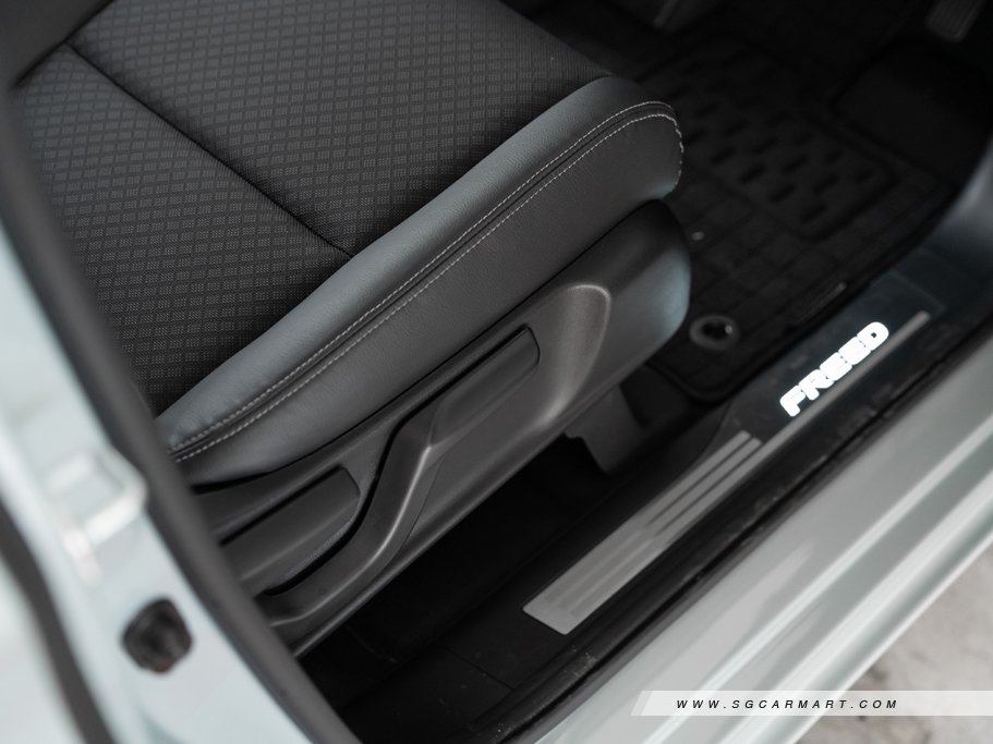 https://i.i-sgcm.com/new_cars/cars/21589/21589_g29
