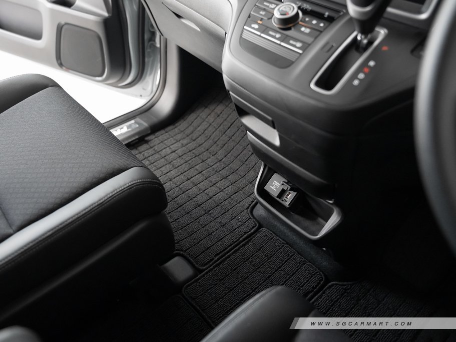 https://i.i-sgcm.com/new_cars/cars/21589/21589_g33