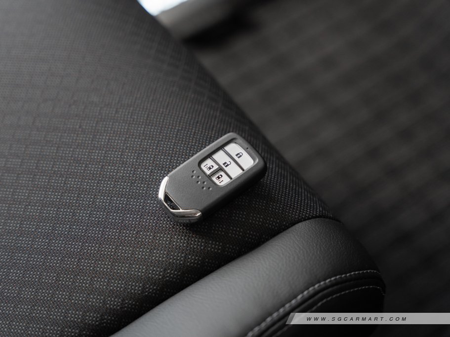 https://i.i-sgcm.com/new_cars/cars/21589/21589_g46