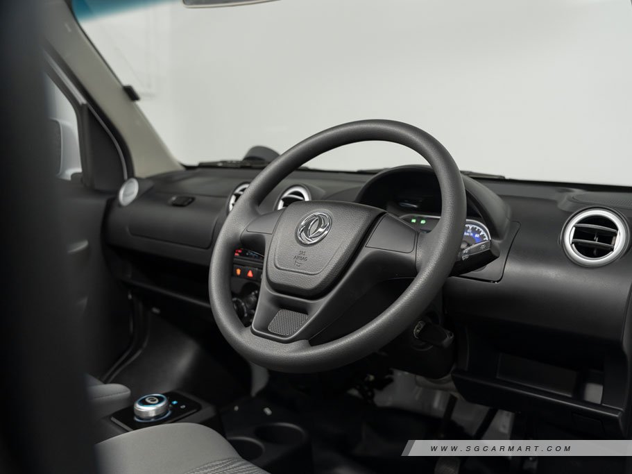 https://i.i-sgcm.com/new_cars/cars/21599/21599_g12