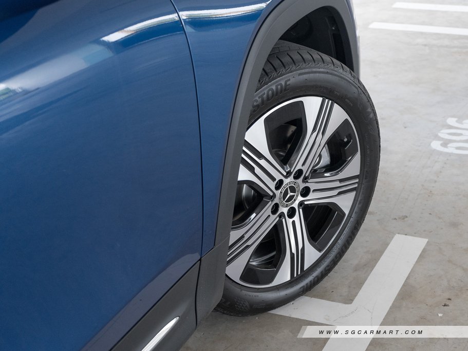 https://i.i-sgcm.com/new_cars/cars/21601/21601_g93