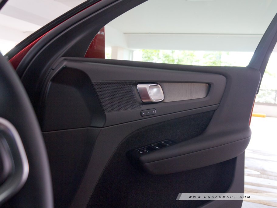 https://i.i-sgcm.com/new_cars/cars/21602/21602_g40