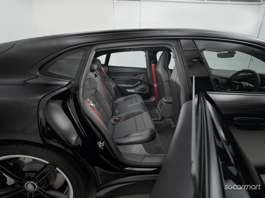 https://i.i-sgcm.com/new_cars/cars/21606/21606_g12