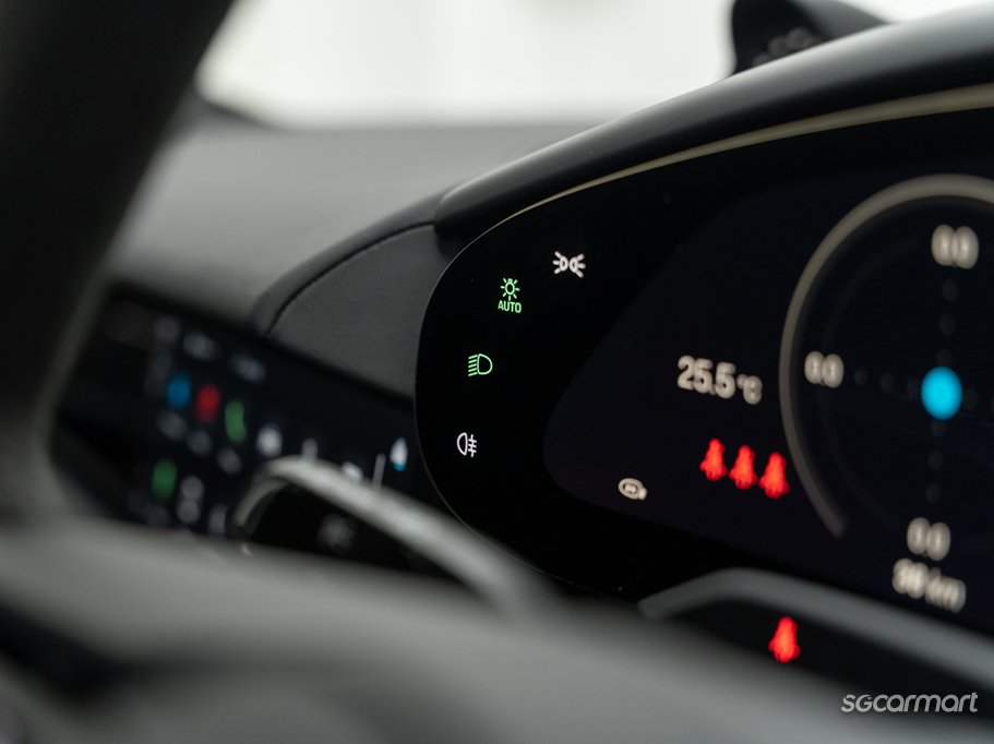 https://i.i-sgcm.com/new_cars/cars/21606/21606_g20