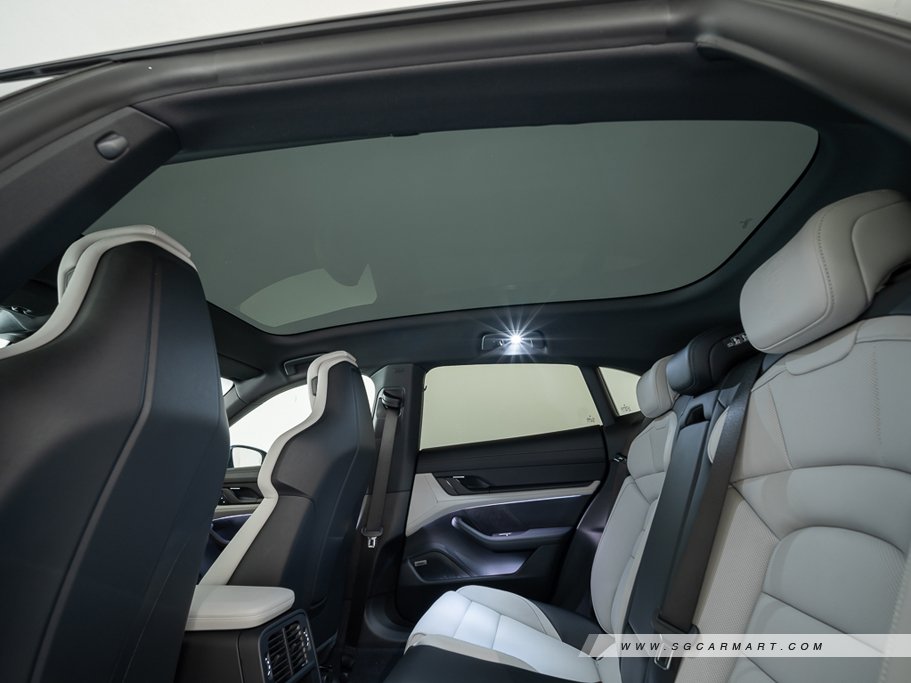 https://i.i-sgcm.com/new_cars/cars/21606/21606_g55
