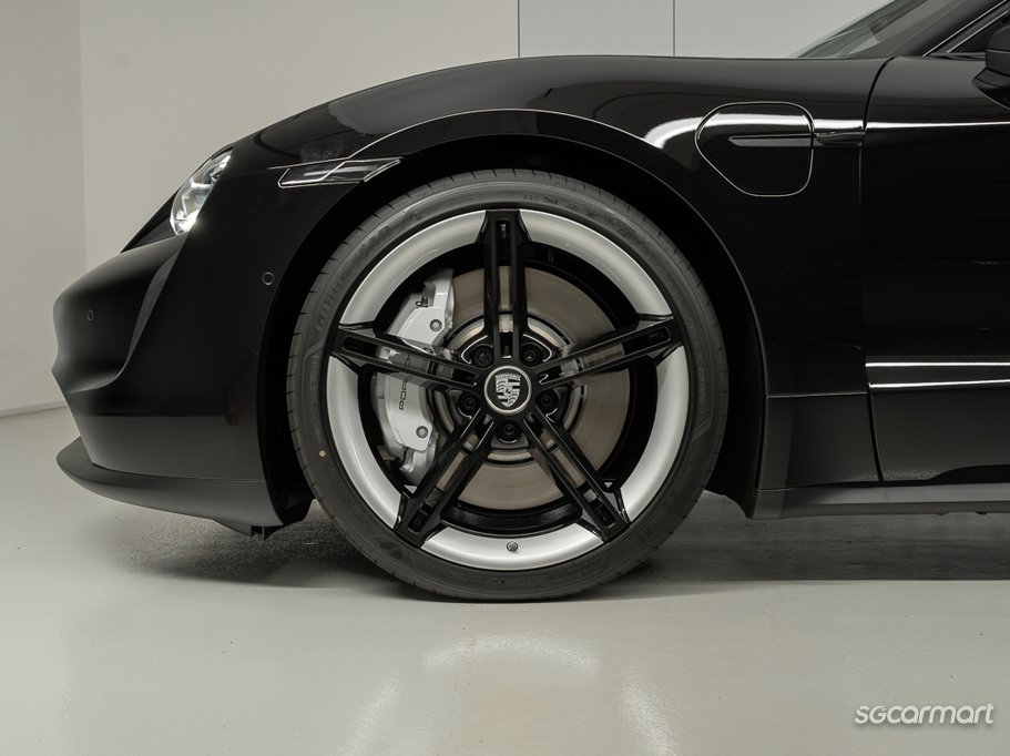 https://i.i-sgcm.com/new_cars/cars/21606/21606_g8