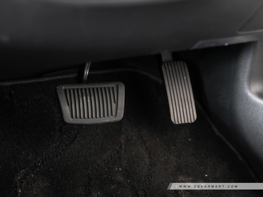 https://i.i-sgcm.com/new_cars/cars/21607/21607_g44
