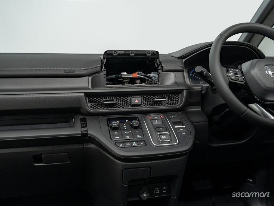 Honda Stepwagon Hybrid 2.0 Spada 7-Seater Honda Sensing e:HEV 16