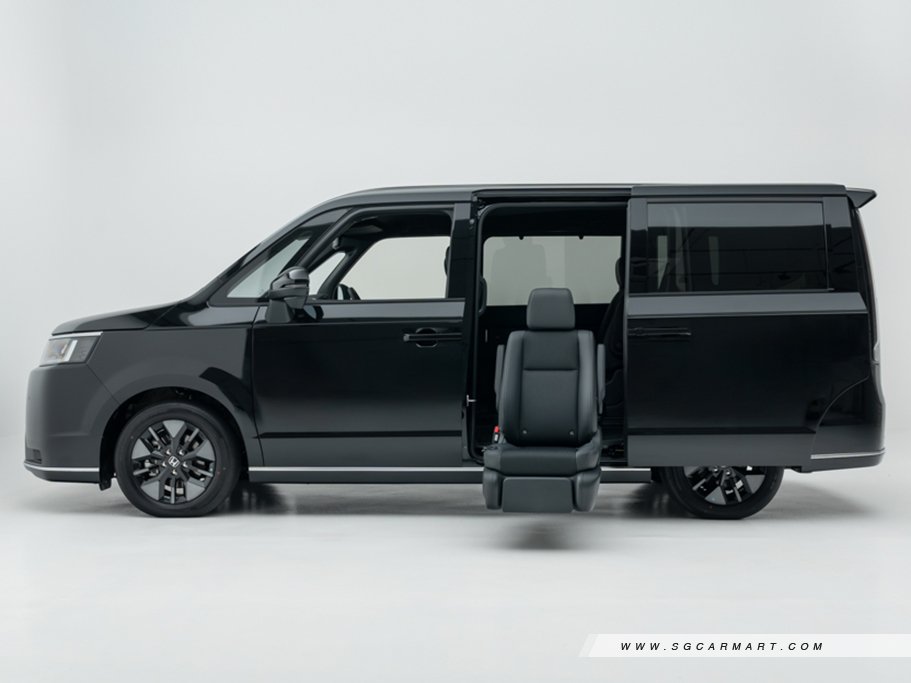 Honda Stepwagon Hybrid 1.5 Spada Honda Sensing e:HEV Welcab Side lift 37