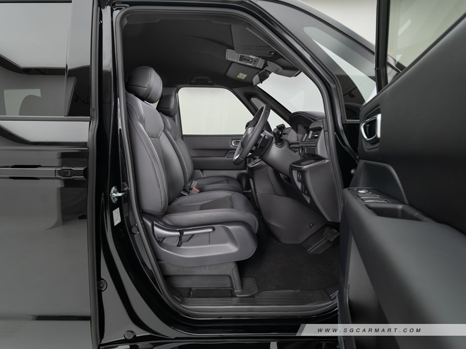 Honda Stepwagon Hybrid 1.5 Spada Honda Sensing e:HEV Welcab Side lift 38