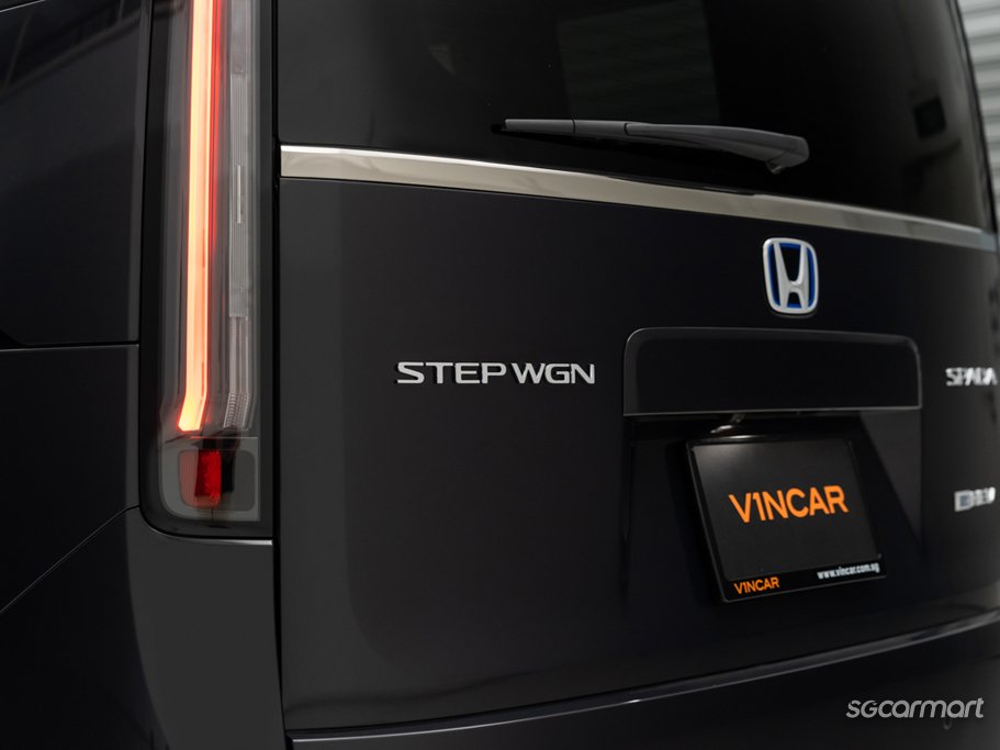 Honda Stepwagon Hybrid 2.0 Spada 7-Seater Honda Sensing e:HEV 9