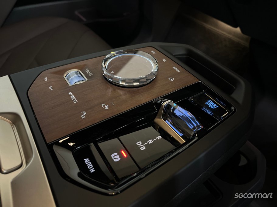 https://i.i-sgcm.com/new_cars/cars/21611/21611_g14