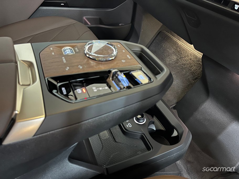 https://i.i-sgcm.com/new_cars/cars/21611/21611_g15